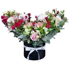 Caja pote con flores de estacion corazon